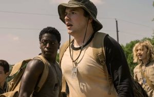 اولین تریلر برای فیلم ترسناک Dystopian از کارگردان Hunger Games بر اساس یک رمان کم ارزش استفان کینگ ، این مسابقه را از جهنم نشان می دهد